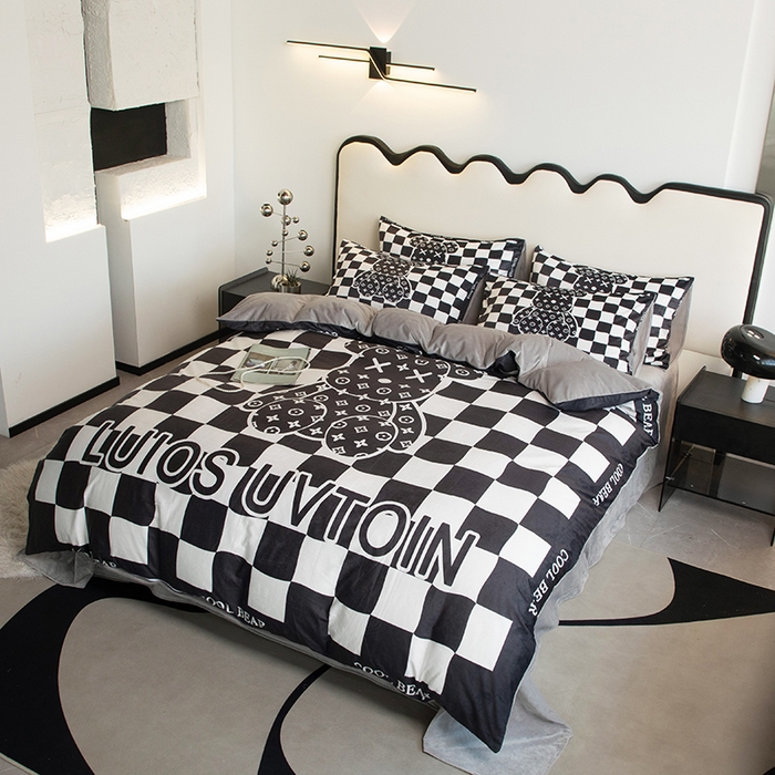 91家纺网 家纺一手货源 找家纺 摩卡 2024新款秋冬新品网红款婴儿绒毛四件套 棋盘格公仔