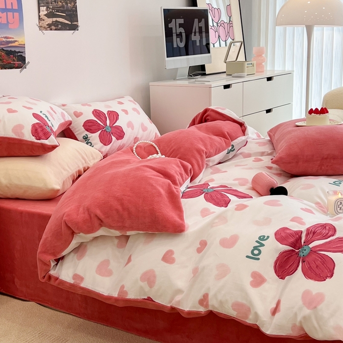 91家纺网 家纺一手货源 找家纺 昔可家纺 2023新款y2k卡通印花系列棉加绒四件套 花枝俏漫