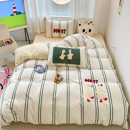昔可家纺 2023新款大版数码印花保暖牛奶绒四件套 简约绿条鸭鸭