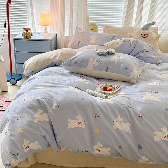 91家纺网 家纺一手货源 找家纺 昔可家纺 2023新款y2k卡通印花系列棉加绒四件套 丝带小兔蓝