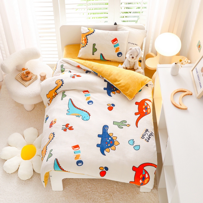 91家纺网 家纺一手货源 找家纺 鱼宝 2023新款小版牛奶绒婴童套件 恐龙乐园