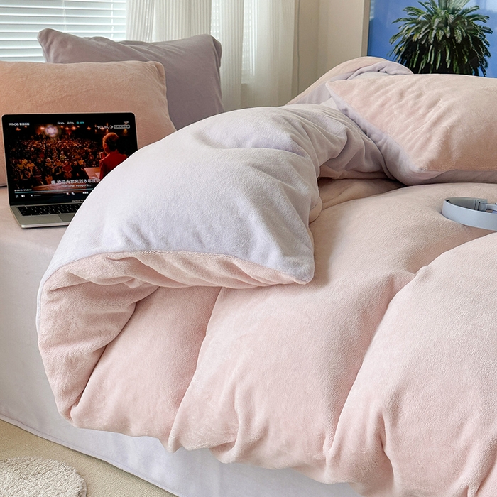 91家纺网 家纺一手货源 找家纺 昔可家纺2023新款奶油纯色系列双拼牛奶绒四件套 奶油粉