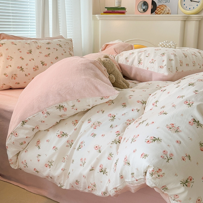 91家纺网 家纺一手货源 找家纺 昔可家纺 2023新款y2k卡通印花系列棉加绒四件套 粉黛落樱