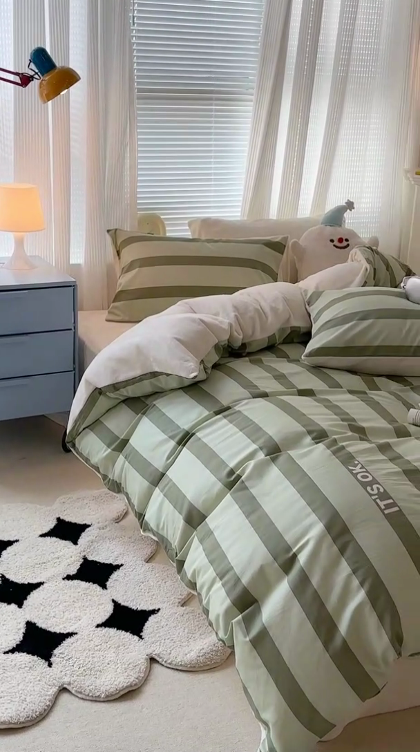 91家纺网 家纺一手货源 找家纺 昔可家纺 2023新款y2k卡通印花系列棉加绒四件套 绿条字母