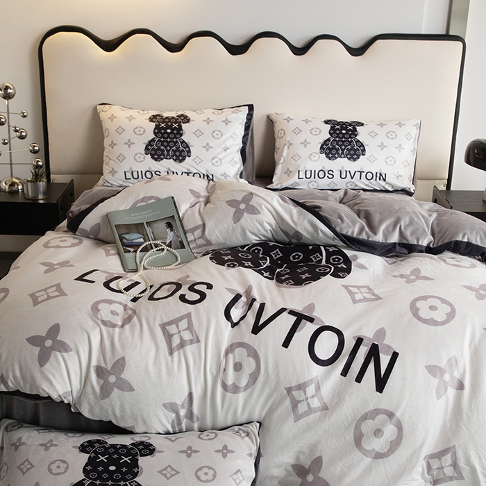 91家纺网 家纺一手货源 找家纺 摩卡 2024新款秋冬新品网红款婴儿绒毛四件套 熊仔白