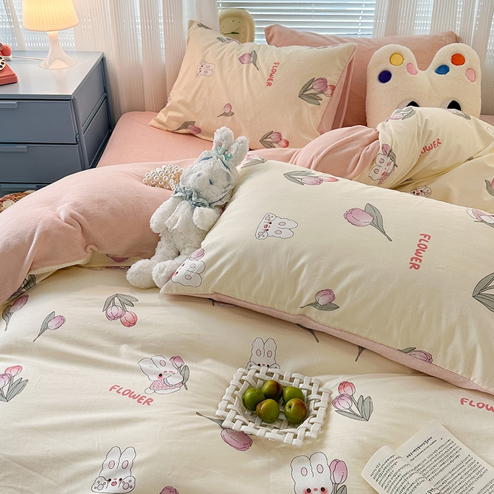 91家纺网 家纺一手货源 找家纺 昔可家纺 2023新款y2k卡通印花系列棉加绒四件套 软萌兔兔郁金