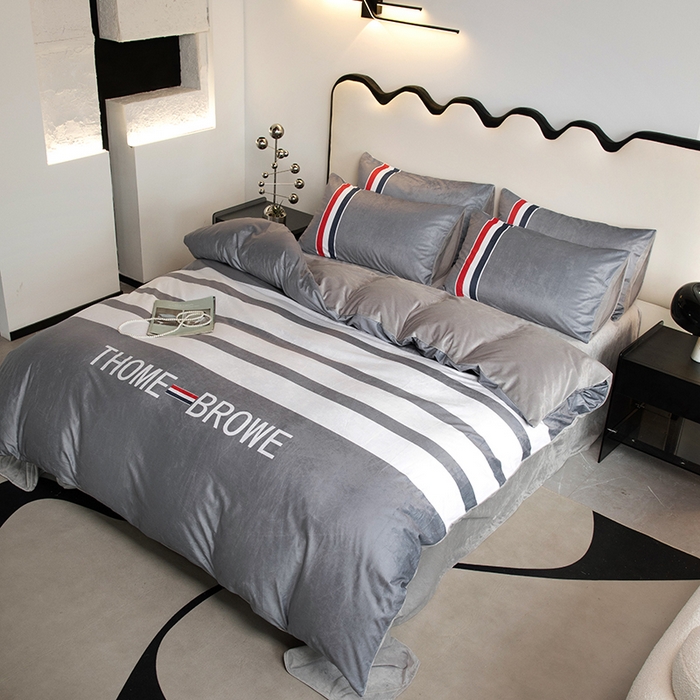 91家纺网 家纺一手货源 找家纺 摩卡 2024新款秋冬新品网红款婴儿绒毛四件套 四条纹