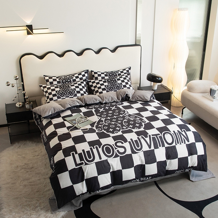 91家纺网 家纺一手货源 找家纺 摩卡 2024新款秋冬新品网红款婴儿绒毛四件套 棋盘格公仔