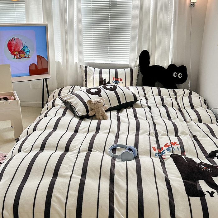 91家纺网 家纺一手货源 找家纺 昔可家纺 2023新款大版数码印花保暖牛奶绒四件套 功夫黑猫