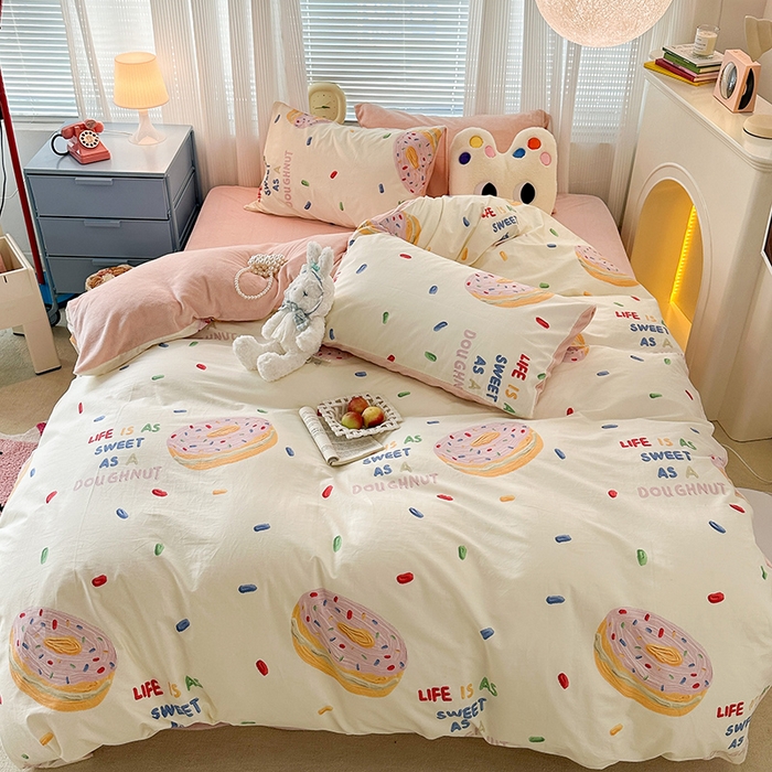 91家纺网 家纺一手货源 找家纺 昔可家纺 2023新款y2k卡通印花系列棉加绒四件套 可口甜甜圈