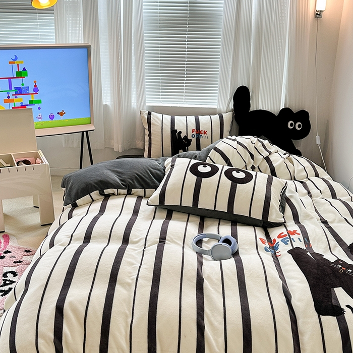 91家纺网 家纺一手货源 找家纺 昔可家纺 2023新款大版数码印花保暖牛奶绒四件套 功夫黑猫