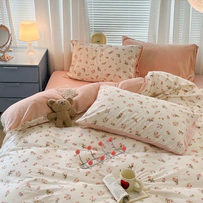 91家纺网 家纺一手货源 找家纺 昔可家纺 2023新款y2k卡通印花系列棉加绒四件套 粉黛落樱