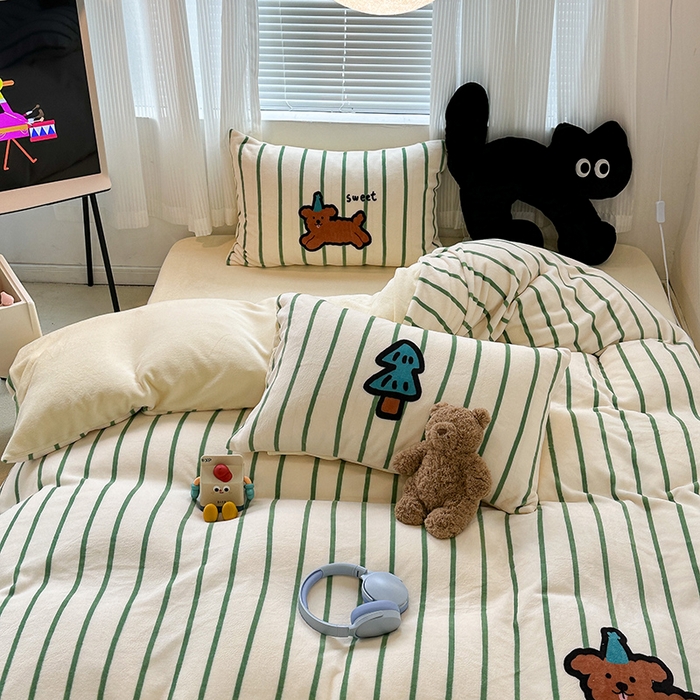 91家纺网 家纺一手货源 找家纺 昔可家纺 2023新款大版数码印花保暖牛奶绒四件套 圣诞帽狗狗