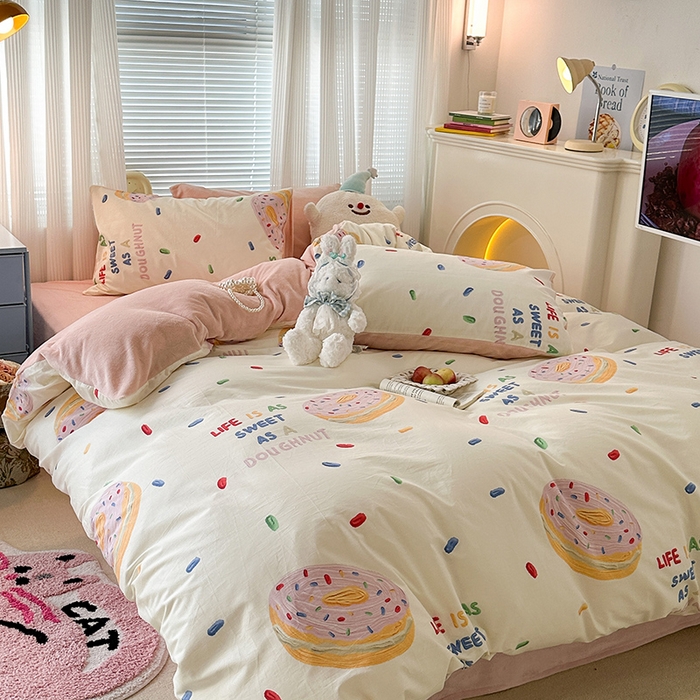 91家纺网 家纺一手货源 找家纺 昔可家纺 2023新款y2k卡通印花系列棉加绒四件套 可口甜甜圈