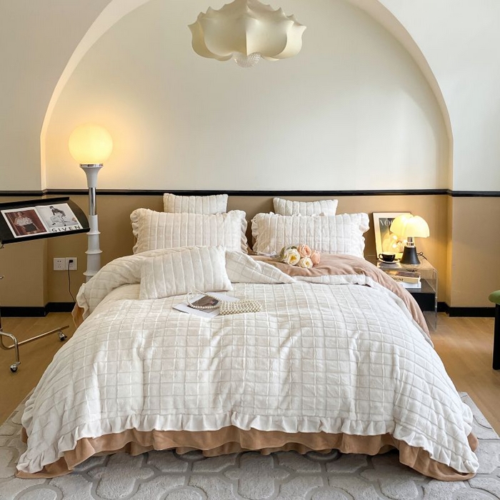 91家纺网 家纺一手货源 找家纺 金麦家纺 2023新款皮草级兔兔绒四件套 黛美娜-奶昔白