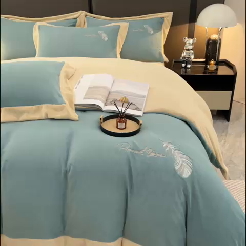 91家纺网 家纺一手货源 找家纺 露梦 2025新款加厚保暖牛奶绒刺绣款四件套-轻羽（风格一） 轻羽-青霜绿