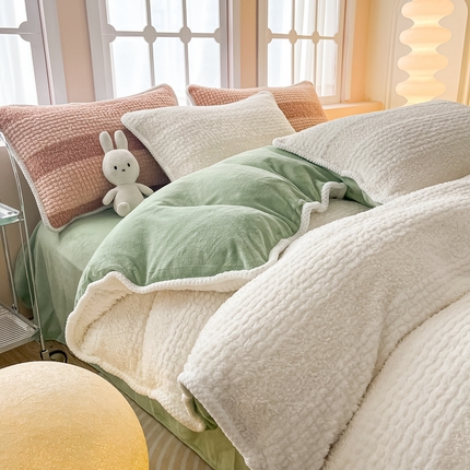 91家纺网 家纺一手货源 找家纺 （总）二八年华 2023秋冬新品320克兔兔绒月亮绒四件套