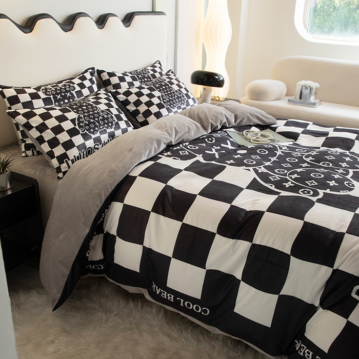 91家纺网 家纺一手货源 找家纺 摩卡 2024新款秋冬新品网红款婴儿绒毛四件套 棋盘格公仔