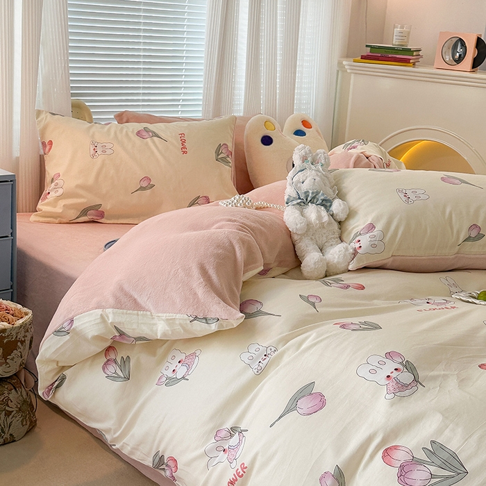 91家纺网 家纺一手货源 找家纺 昔可家纺 2023新款y2k卡通印花系列棉加绒四件套 软萌兔兔郁金