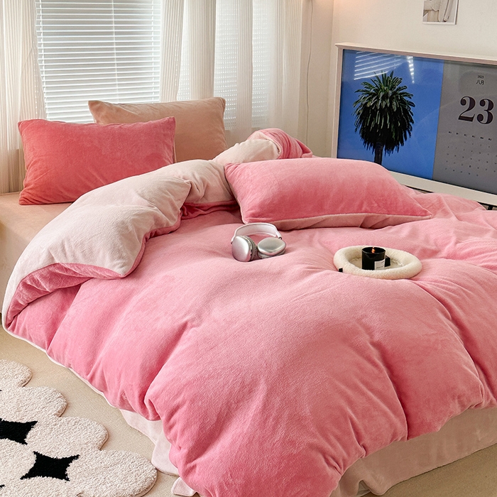 91家纺网 家纺一手货源 找家纺 昔可家纺 2023新款奶油纯色系列双拼牛奶绒四件套 树莓粉拼粉