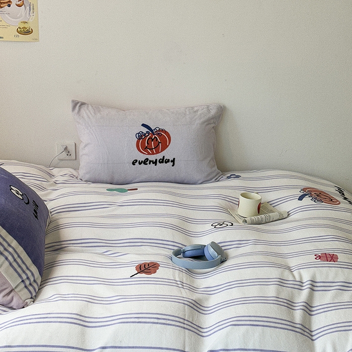 91家纺网 家纺一手货源 找家纺 昔可家纺 2023新款大版数码印花保暖牛奶绒四件套 紫竖条南瓜