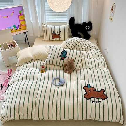 昔可家纺 2023新款大版数码印花保暖牛奶绒四件套 圣诞帽狗狗