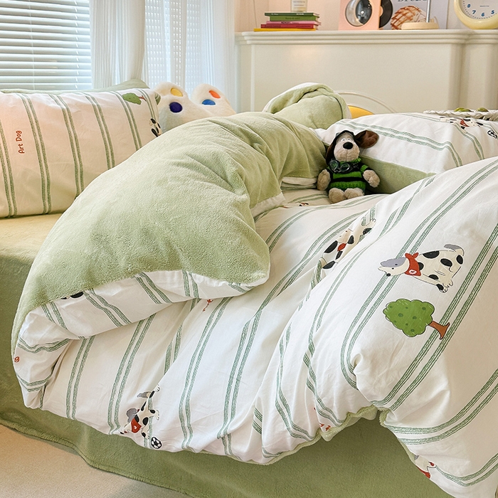 91家纺网 家纺一手货源 找家纺 昔可家纺 2023新款y2k卡通印花系列棉加绒四件套 绿条狗狗