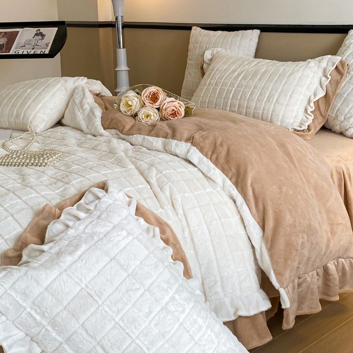 91家纺网 家纺一手货源 找家纺 金麦家纺 2023新款皮草级兔兔绒四件套 黛美娜-奶昔白