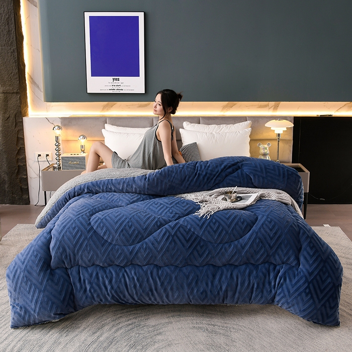 91家纺网 家纺一手货源 找家纺 金灵居 2025新款6D雕花绒冬被纯色牛奶绒宝宝绒被子被芯春秋被 宾利蓝