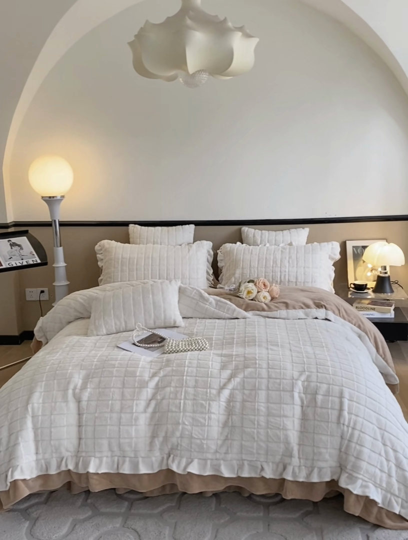 91家纺网 家纺一手货源 找家纺 金麦家纺 2023新款皮草级兔兔绒四件套 黛美娜-奶昔白