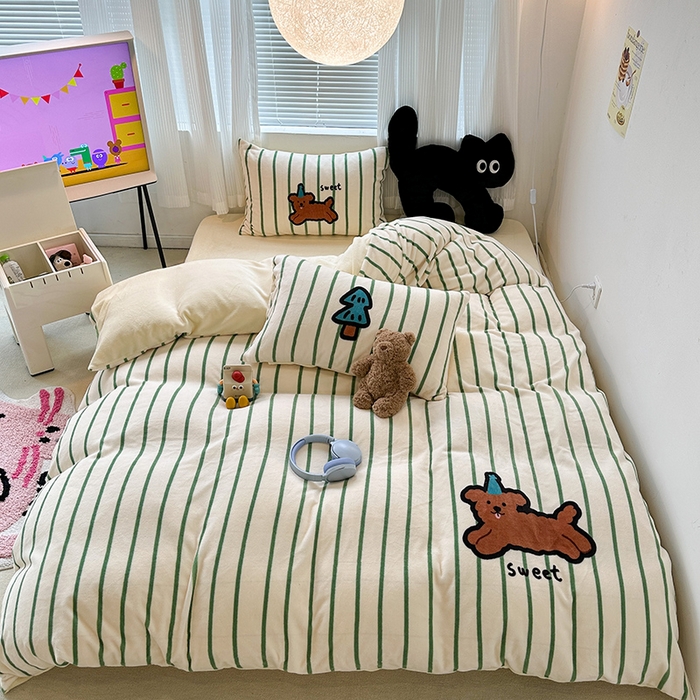 91家纺网 家纺一手货源 找家纺 昔可家纺 2023新款大版数码印花保暖牛奶绒四件套 圣诞帽狗狗