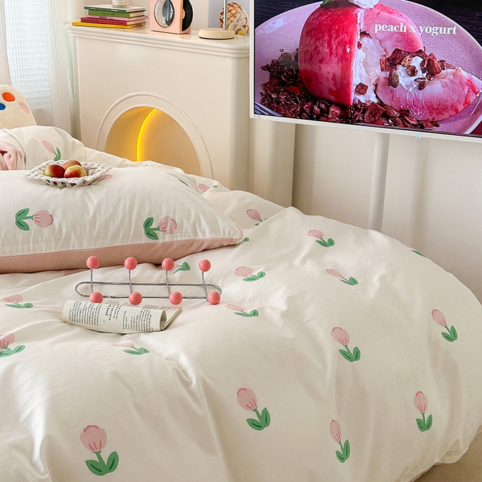 91家纺网 家纺一手货源 找家纺 昔可家纺 2023新款y2k卡通印花系列棉加绒四件套 粉嫩小郁金