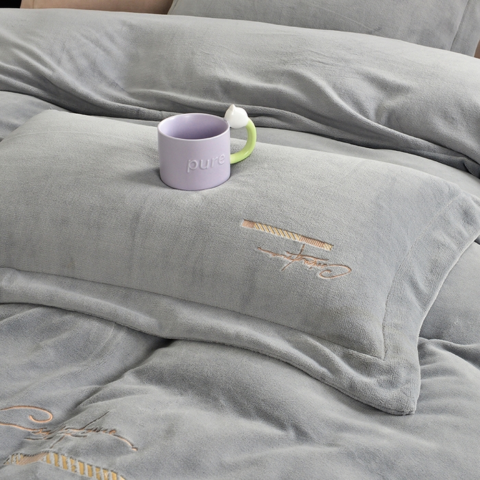 91家纺网 家纺一手货源 找家纺 席之家 2024新款A类纯色加厚牛奶绒四件套 气质灰