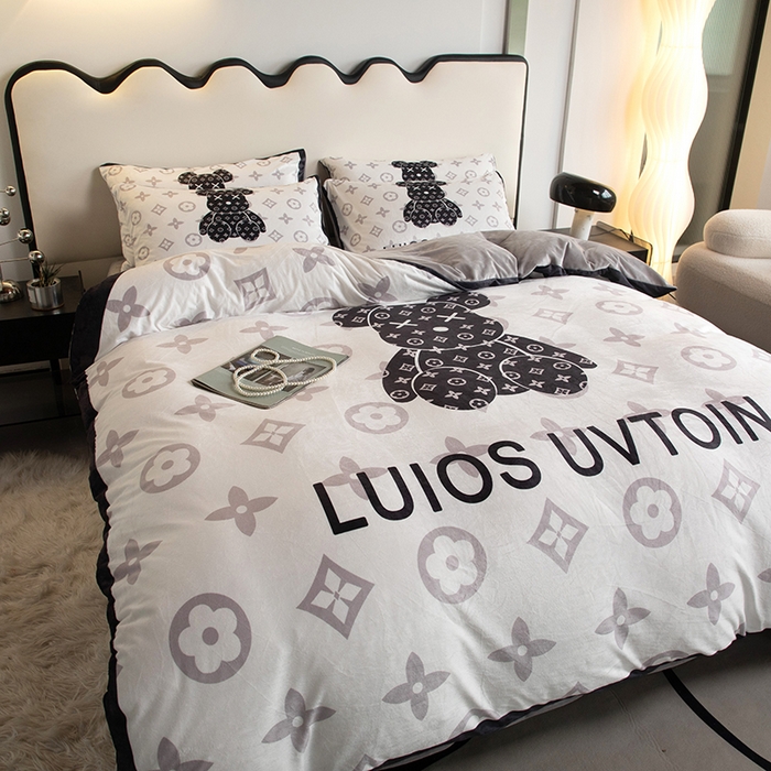 91家纺网 家纺一手货源 找家纺 摩卡 2024新款秋冬新品网红款婴儿绒毛四件套 熊仔白