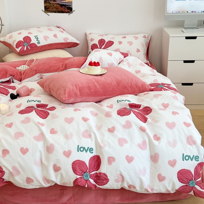 91家纺网 家纺一手货源 找家纺 昔可家纺 2023新款y2k卡通印花系列棉加绒四件套 花枝俏漫