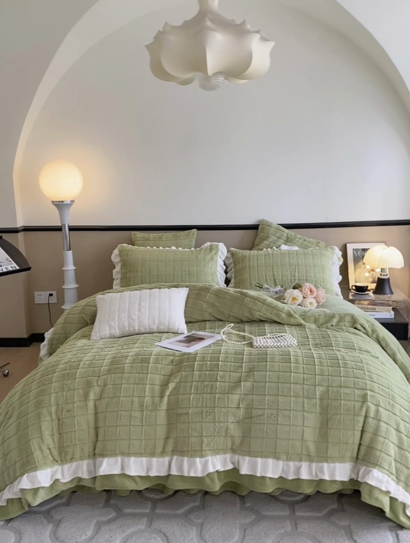 91家纺网 家纺一手货源 找家纺 金麦家纺 2023新款皮草级兔兔绒四件套 黛美娜-灰草绿