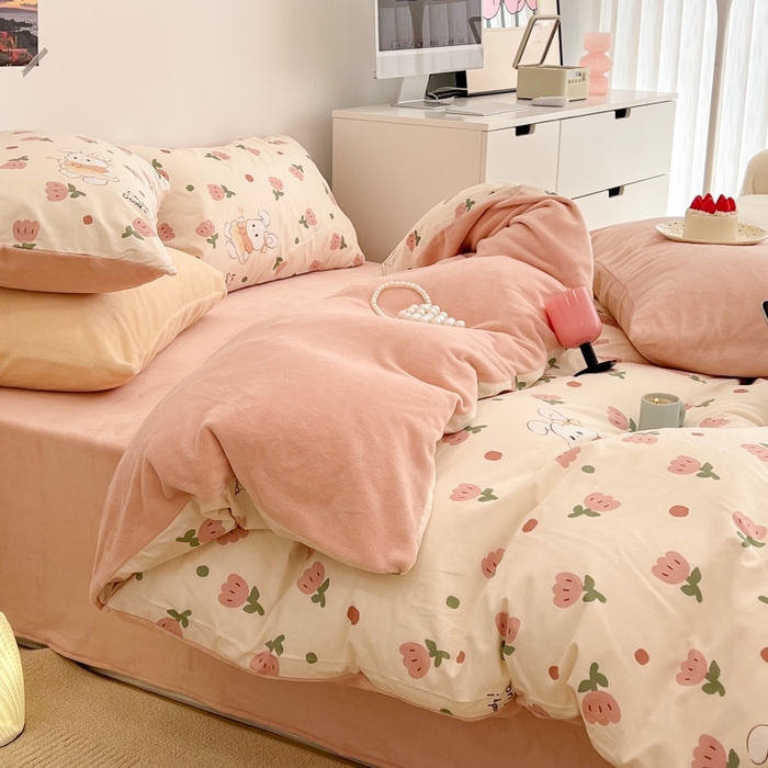 91家纺网 家纺一手货源 找家纺 昔可家纺 2023新款y2k卡通印花系列棉加绒四件套 粉郁金兔