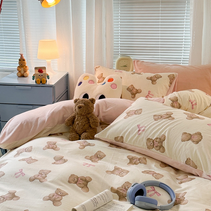 91家纺网 家纺一手货源 找家纺 昔可家纺 2023新款y2k卡通印花系列棉加绒四件套 萌萌可爱熊