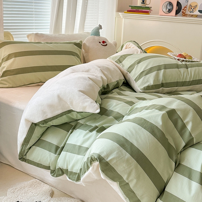 91家纺网 家纺一手货源 找家纺 昔可家纺 2023新款y2k卡通印花系列棉加绒四件套 绿条字母