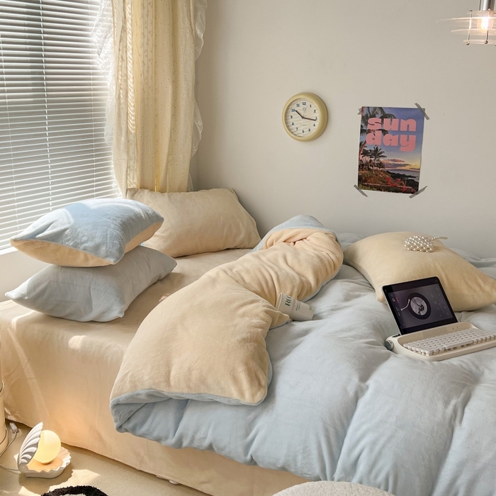 91家纺网 家纺一手货源 找家纺 昔可家纺 2023新款奶油纯色系列双拼牛奶绒四件套 奶油蓝拼黄