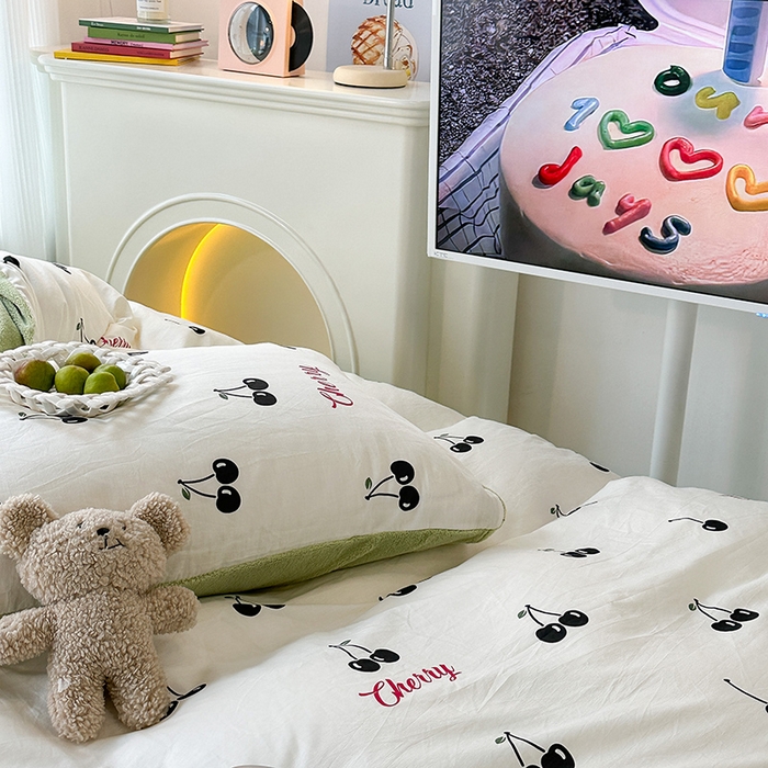 91家纺网 家纺一手货源 找家纺 昔可家纺 2023新款y2k卡通印花系列棉加绒四件套 黑色樱桃