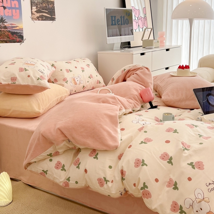 91家纺网 家纺一手货源 找家纺 昔可家纺 2023新款y2k卡通印花系列棉加绒四件套 粉郁金兔