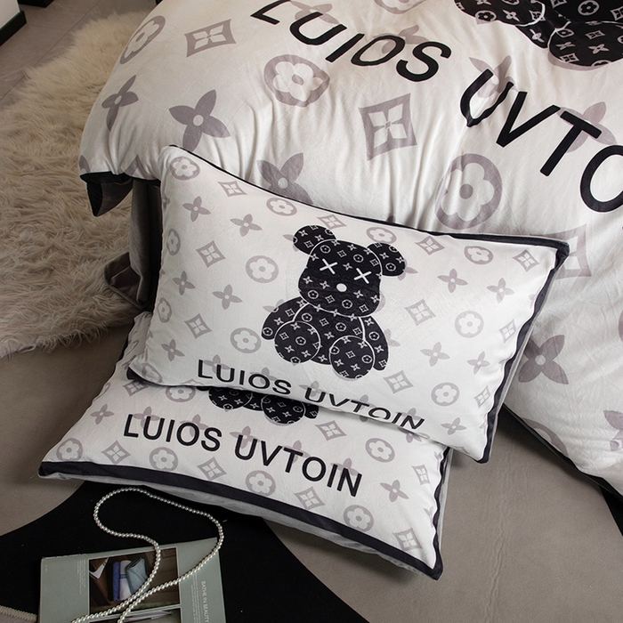 91家纺网 家纺一手货源 找家纺 摩卡 2024新款秋冬新品网红款婴儿绒毛四件套 熊仔白