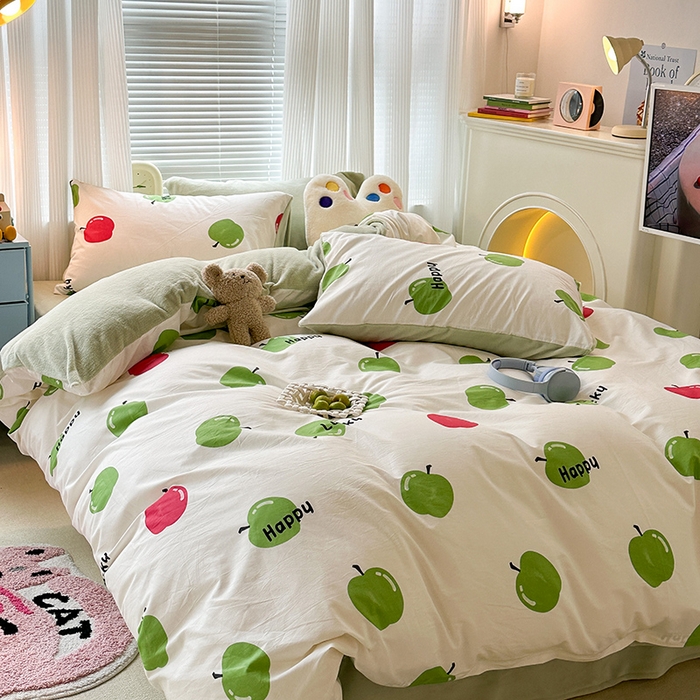 91家纺网 家纺一手货源 找家纺 昔可家纺 2023新款y2k卡通印花系列棉加绒四件套 红绿苹果