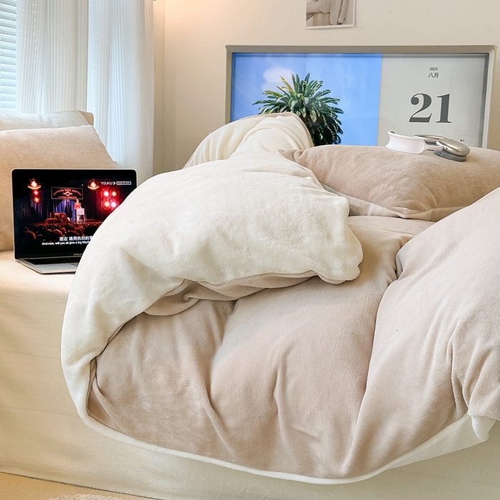 91家纺网 家纺一手货源 找家纺 昔可家纺2023新款奶油纯色系列双拼牛奶绒四件套 海盐奶杏