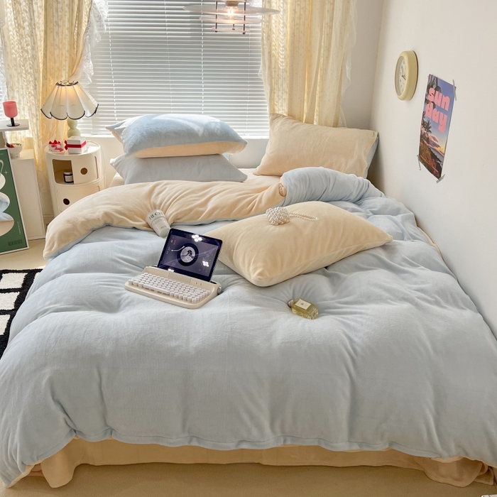 91家纺网 家纺一手货源 找家纺 昔可家纺 2023新款奶油纯色系列双拼牛奶绒四件套 奶油蓝拼黄