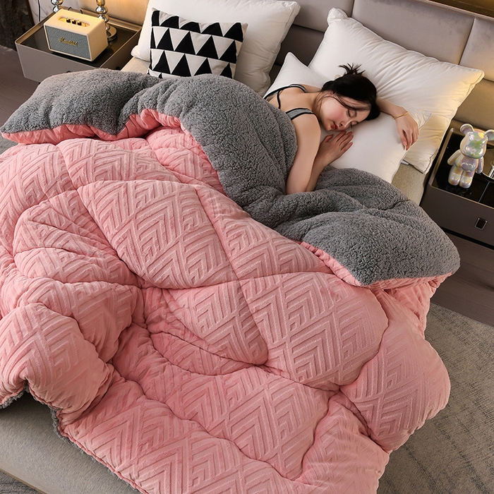 91家纺网 家纺一手货源 找家纺 金灵居 2025新款6D雕花绒冬被纯色牛奶绒宝宝绒被子被芯春秋被 梦幻粉