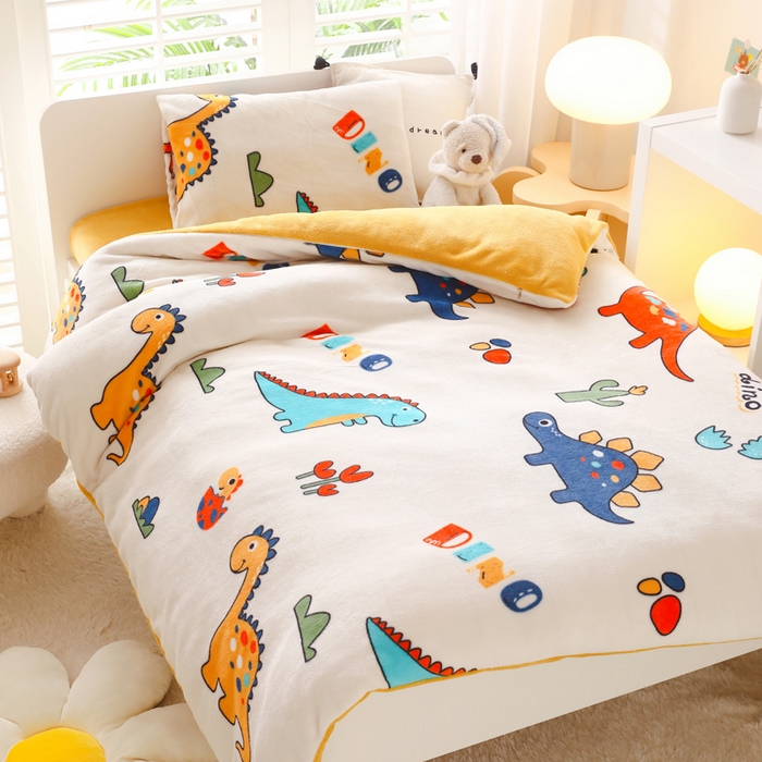 91家纺网 家纺一手货源 找家纺 鱼宝 2023新款小版牛奶绒婴童套件 恐龙乐园