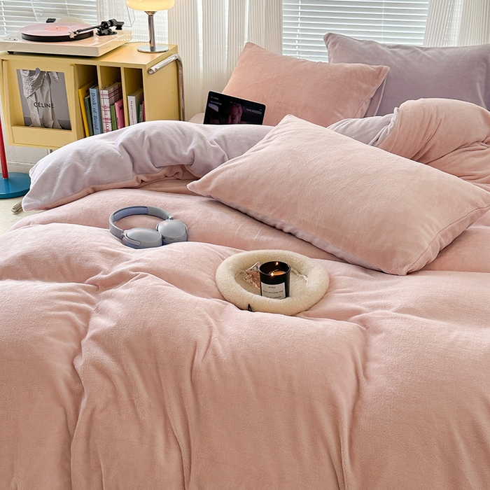 91家纺网 家纺一手货源 找家纺 昔可家纺2023新款奶油纯色系列双拼牛奶绒四件套 奶油粉