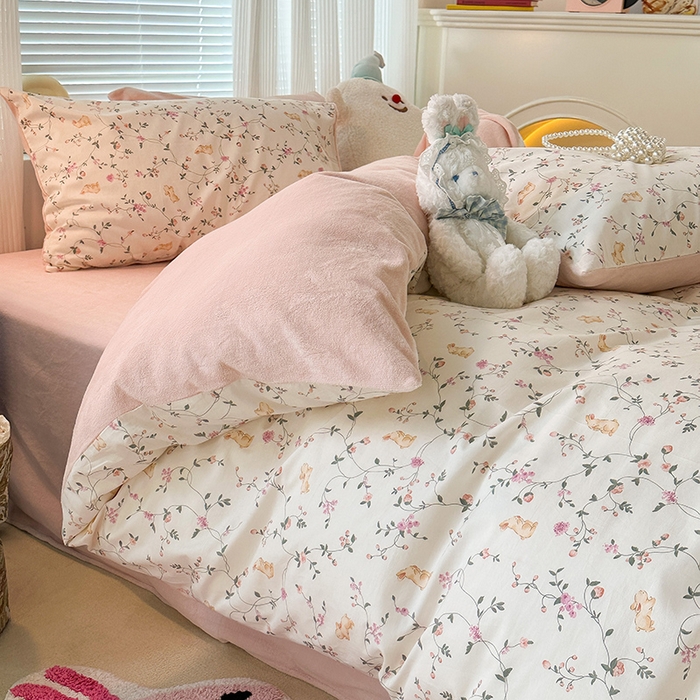 91家纺网 家纺一手货源 找家纺 昔可家纺 2023新款y2k卡通印花系列棉加绒四件套 茉莉兔